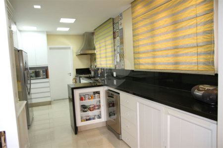 Apartamento à venda com 3 suítes em Campo Belo, São Paulo, SP