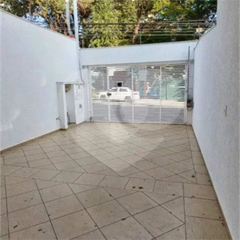 Casa á venda com 230m², 4 dorms, 2 suítes e 4 vagas na Vila Clementino. Estuda permuta.