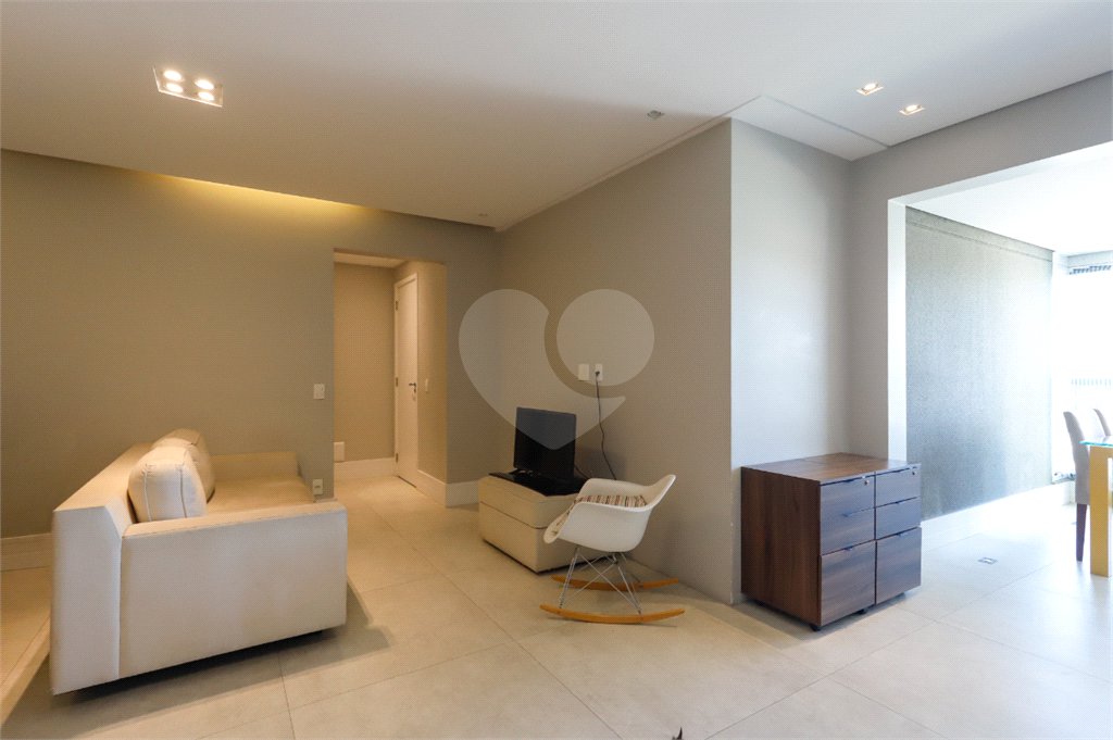 Apartamento à venda com 3 quartos, sendo 1 suíte,  em Vila Anastácio, São Paulo, SP