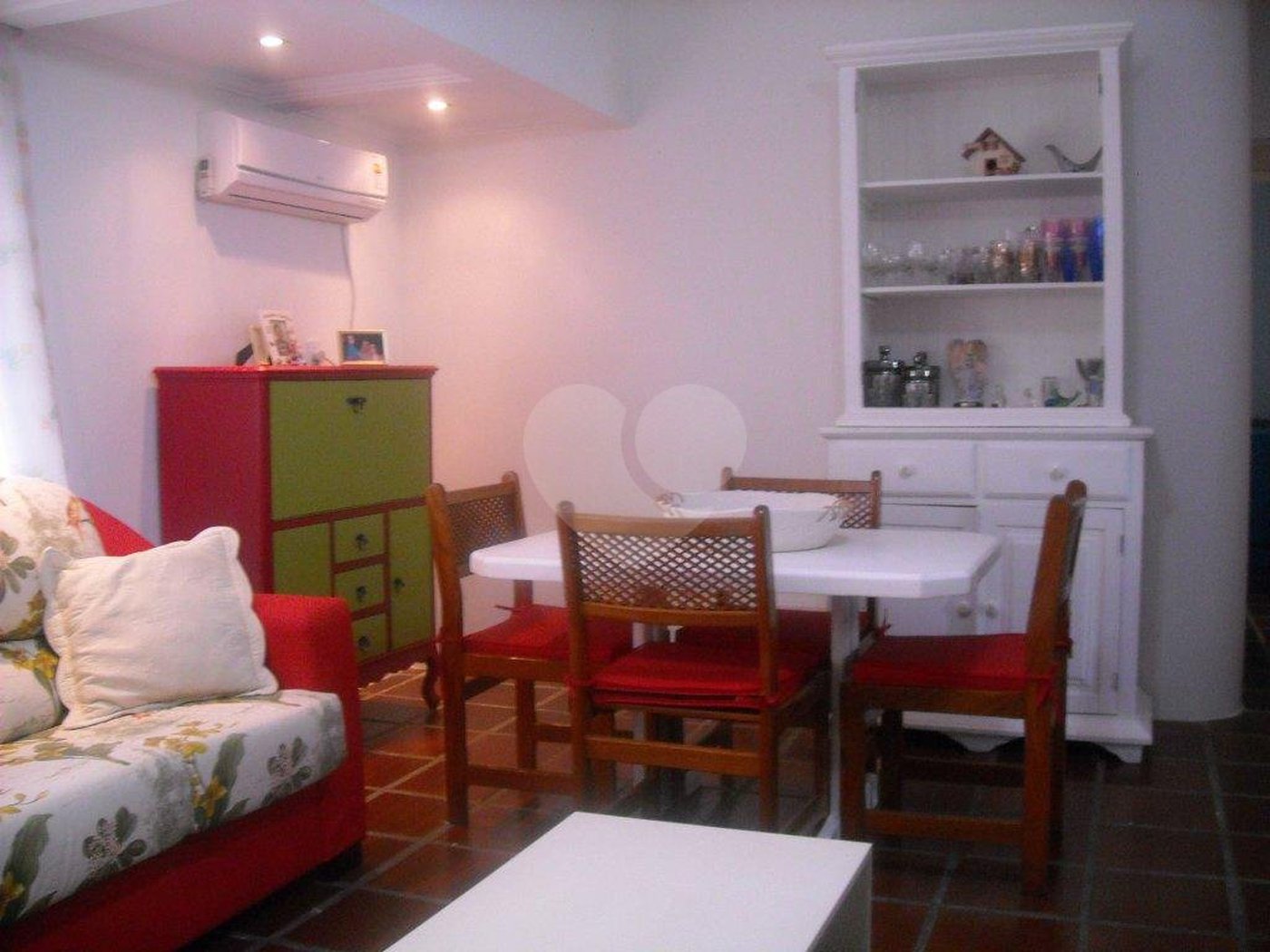 Apartamento à venda com 4 quartos, sendo 1 suíte, em Enseada, Guarujá, SP