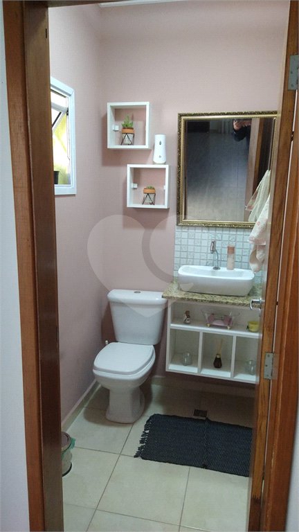 Sobrado à venda com 3 quartos, sendo 1 suíte, em Vila Suissa, Mogi das Cruzes, SP