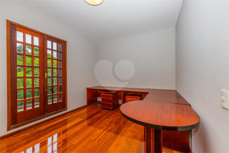 Casa à venda com 4 quartos, sendo 2 suítes, em Jardim Marajoara, São Paulo, SP
