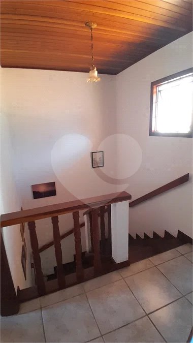 Sobrado à venda com 3 quartos, sendo 1 suíte, em Vila Isabela, Campos do Jordão, SP
