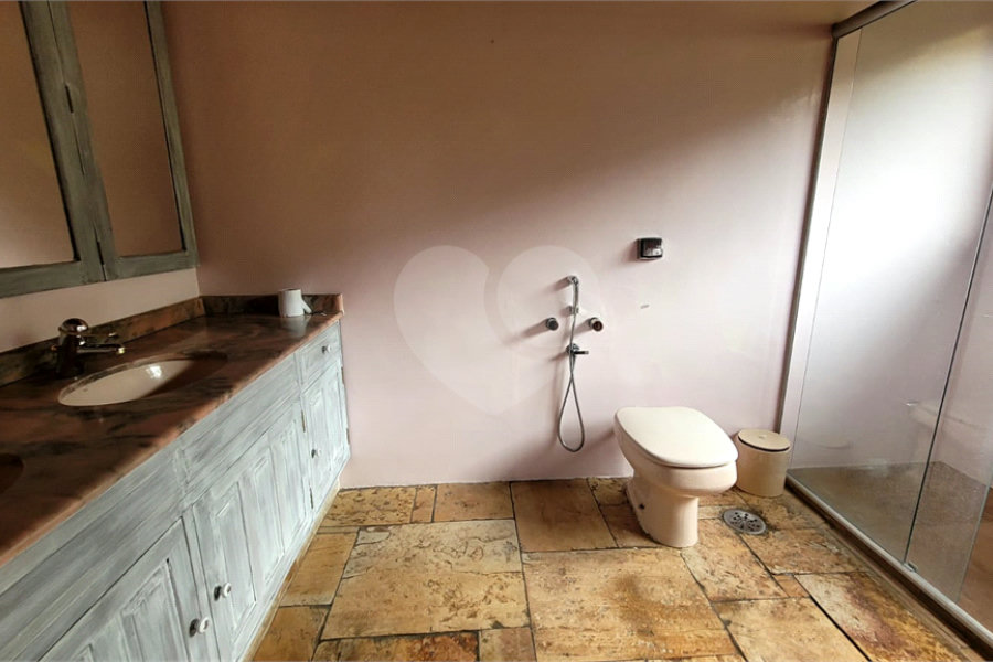 Casa à venda ou para alugar com 3 quartos, sendo 1 suíte, no condomínio Associação Reserva das Hortênsias, Mairiporã - SP