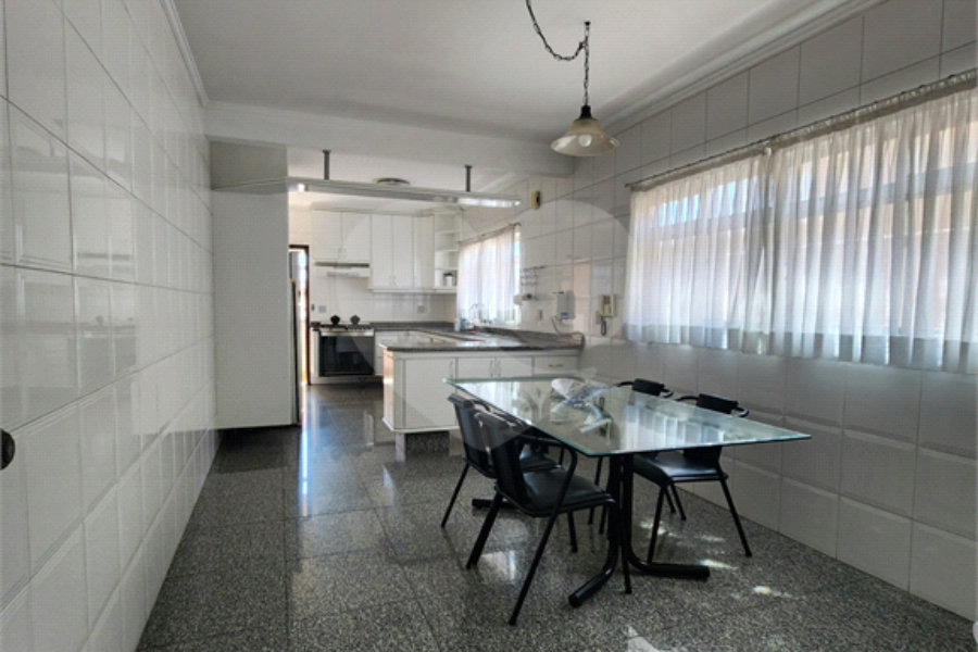 Sobrado à venda com 3 quartos, sendo 1 suíte, em Vila Constança, São Paulo, SP