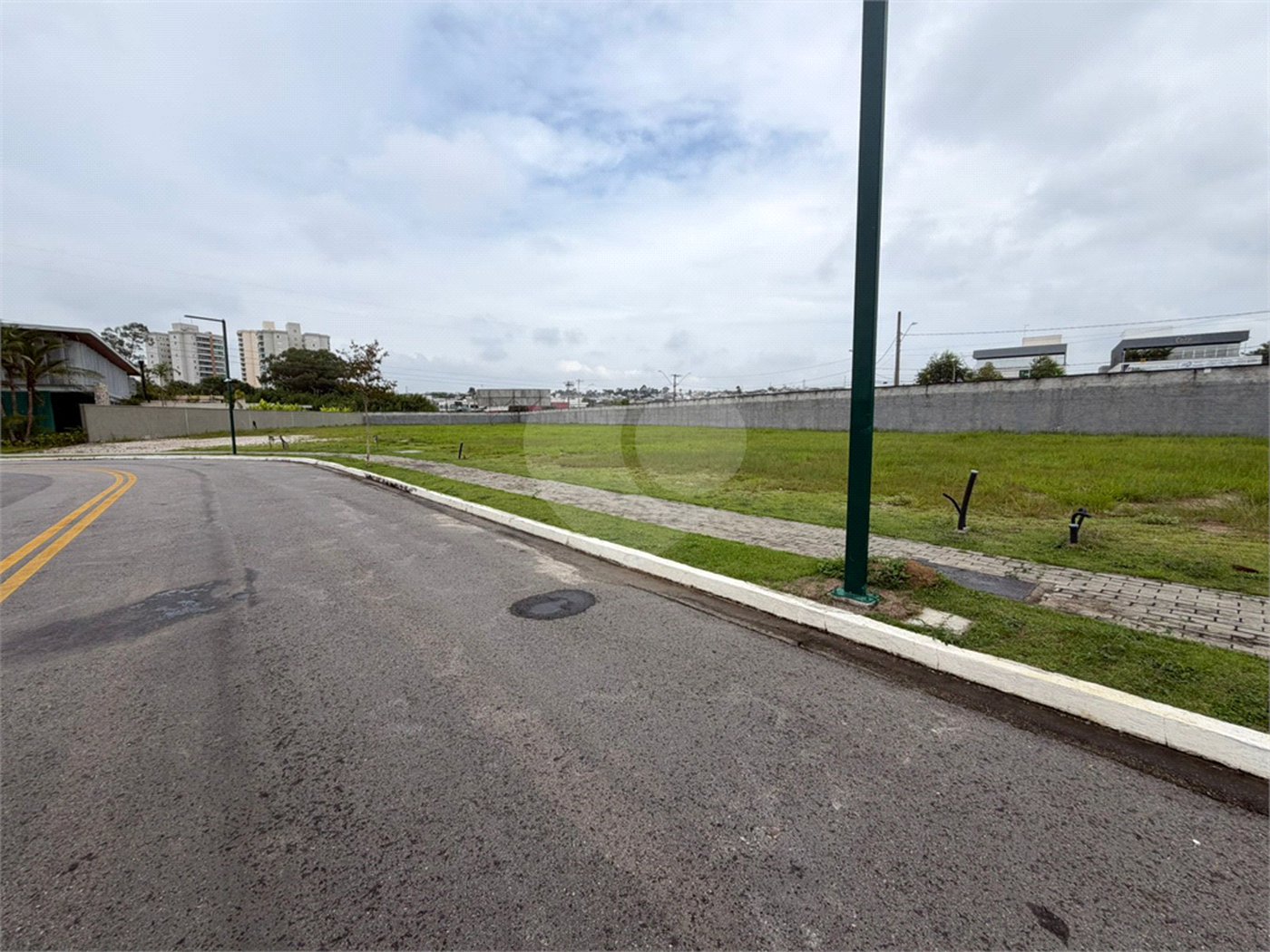 Terreno à venda no condomínio Jardim das Nações, São José dos Campos - SP