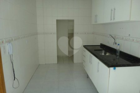 Casa à venda ou para alugar com 4 quartos, sendo 2 suítes, no condomínio Vila Hípica, São Paulo - SP