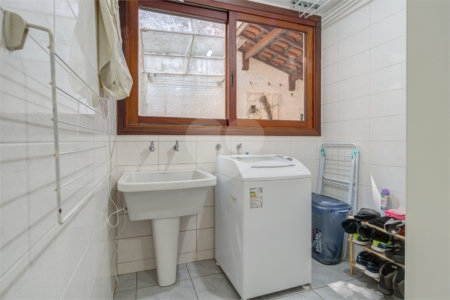 Casa à venda com 3 suítes no condomínio Canumá, São Paulo - SP