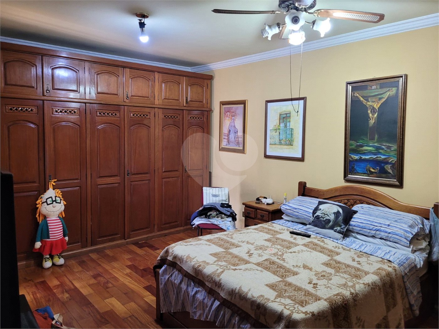 Sobrado à venda com 4 quartos, sendo 3 suítes, em Horto, São Paulo, SP
