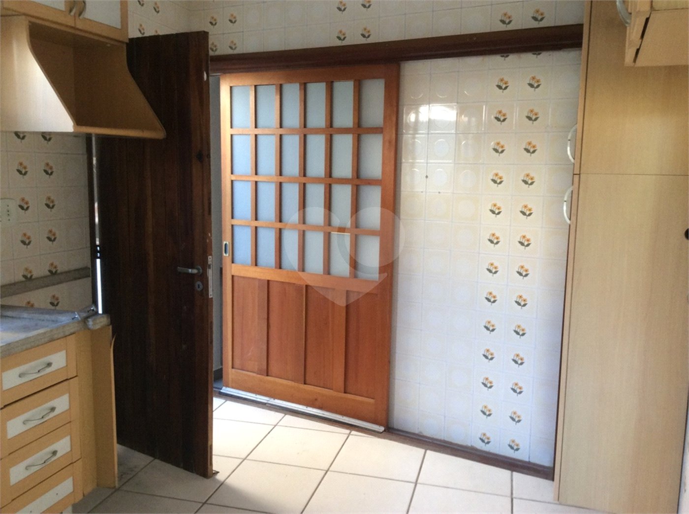 Casa à venda com 4 quartos, sendo 1 suíte, no condomínio Conselheiro Moreira de Barros, São Paulo - SP