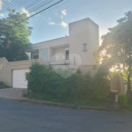 Casa à venda com 4 quartos, sendo 3 suítes, no condomínio Arco Iris, Atibaia - SP