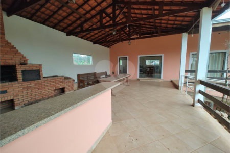 Chácara à venda com 3 quartos, sendo 1 suíte, em Bairro do Machadinho, Angatuba, SP