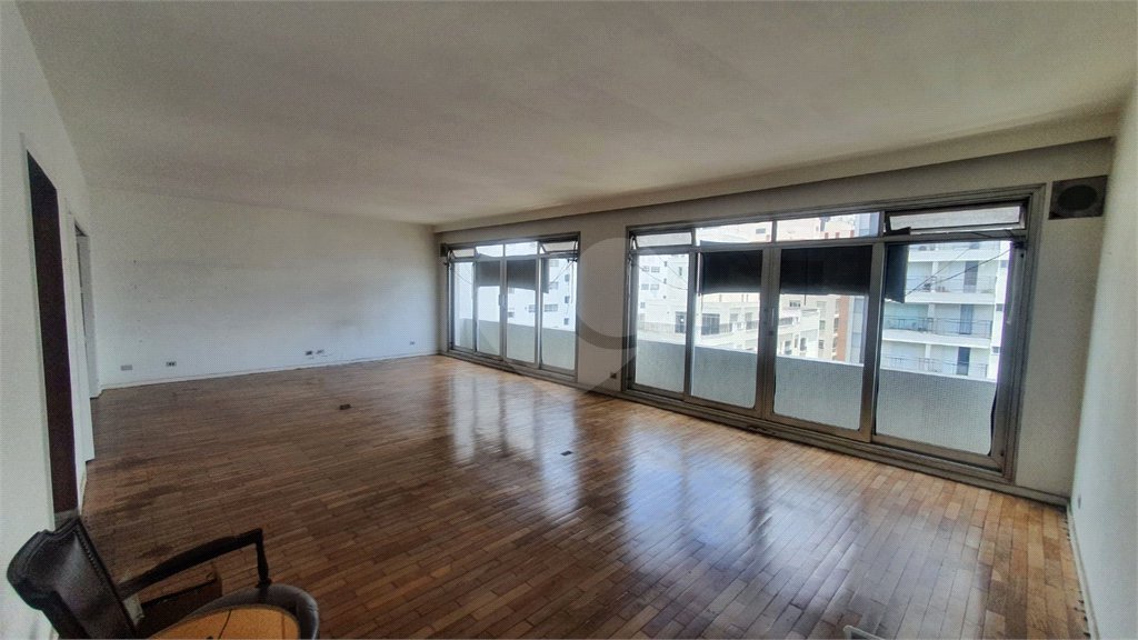 Apartamento à venda com 3 quartos, sendo 2 suítes, em Jardim Paulista, São Paulo, SP