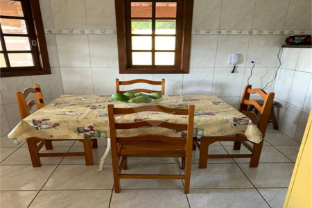 Sobrado à venda com 4 quartos, sendo 3 suítes,  no Centro, Jarinu, SP