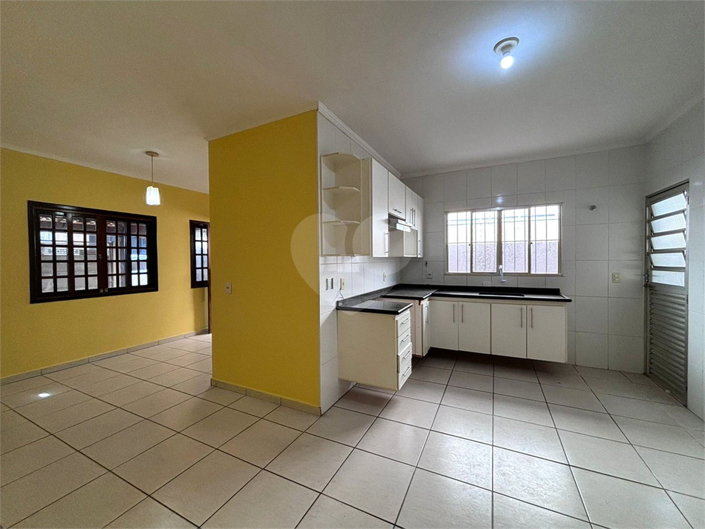 Casa à venda com 2 quartos, sendo 1 suíte, em Nova Cerejeira, Atibaia, SP