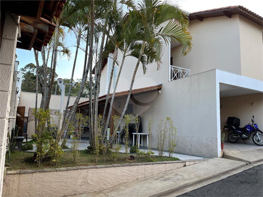 Casa à venda com 3 quartos, sendo 2 suítes, no condomínio Palmas, São Paulo - SP