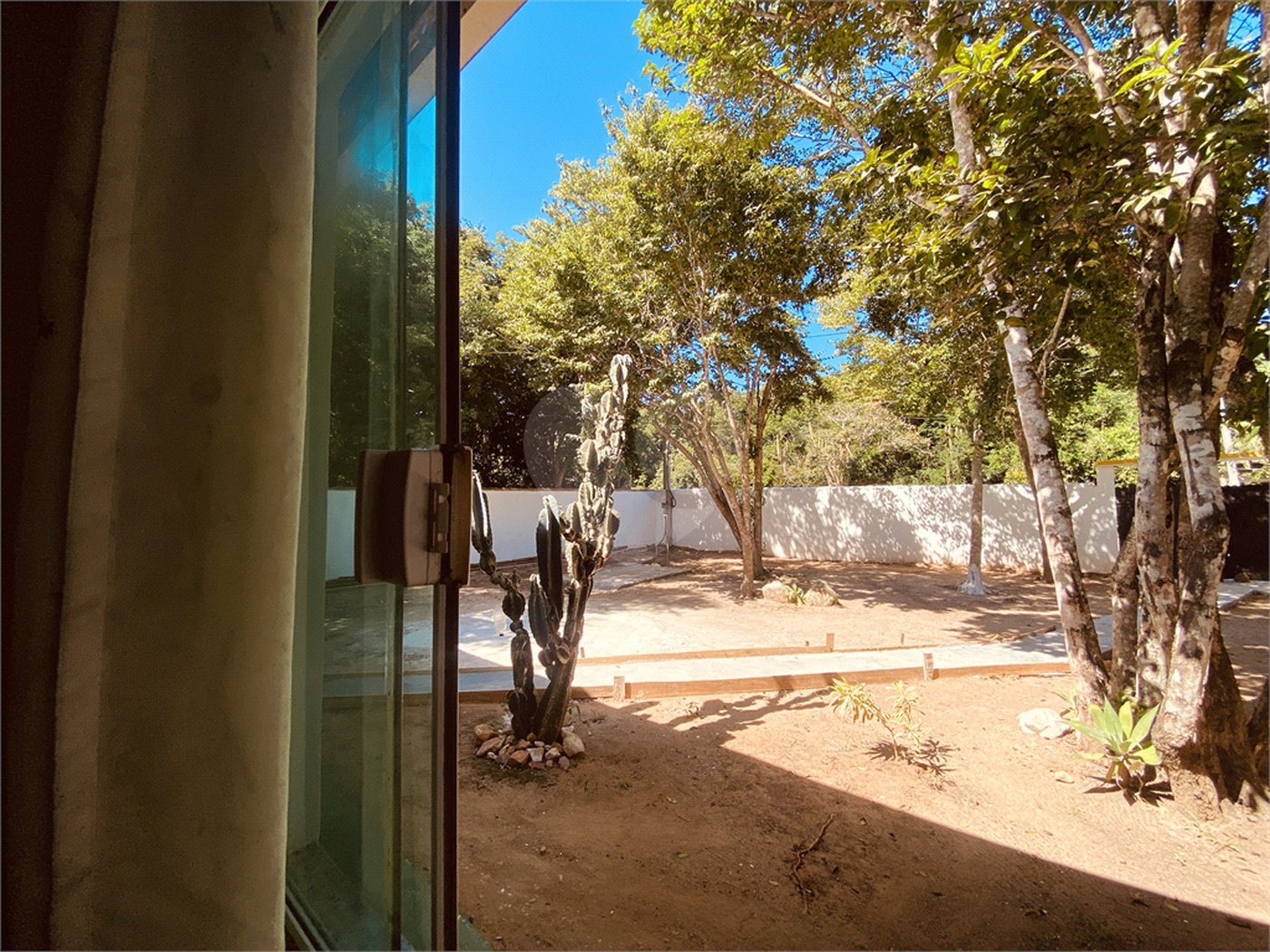 Casa em condomínio para alugar com 2 quartos, sendo 1 suíte, em Caravelas, Armação dos Búzios, RJ