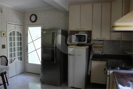 Sobrado à venda com 4 quartos, sendo 2 suítes, em Vila das Mercês, São Paulo, SP