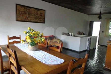 Casa à venda com 3 quartos, sendo 1 suíte,  em Jardim Londrina, São Paulo, SP