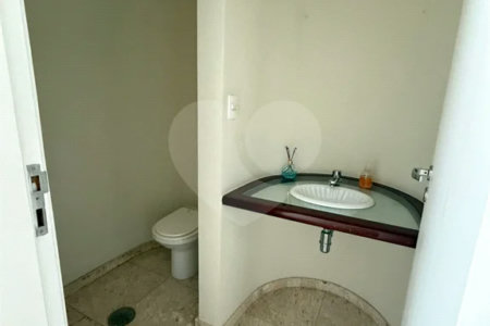 Triplex à venda ou para alugar com 3 suítes em Vila Suzana, São Paulo, SP