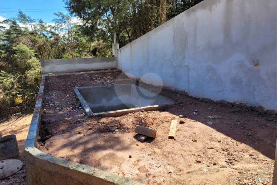 Casa à venda com 3 quartos, sendo 1 suíte, no condomínio Vale dos Gansos, Mairiporã - SP