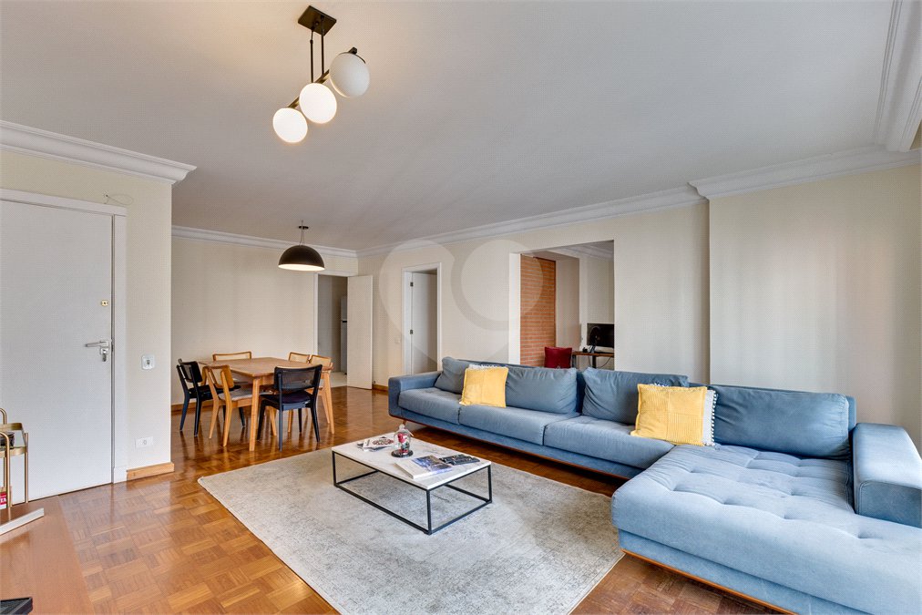 Apartamento à venda com 3 quartos, sendo 2 suítes, em Moema, São Paulo, SP