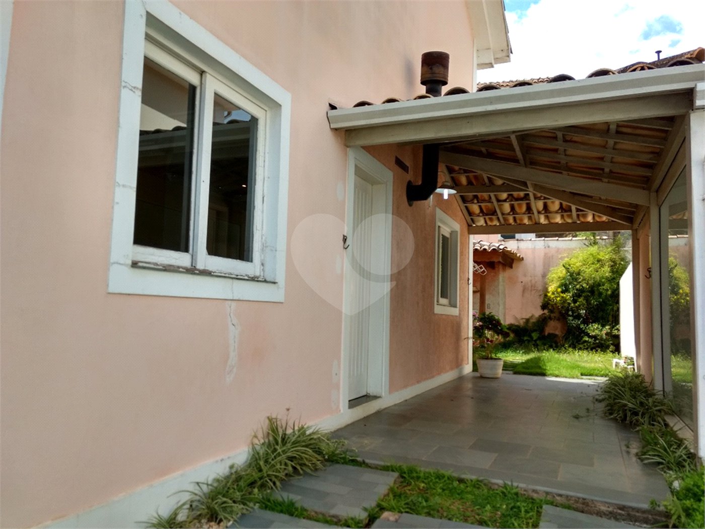 Casa à venda com 3 quartos, sendo 1 suíte, no condomínio Villaggio Dei Fiori, Louveira - SP