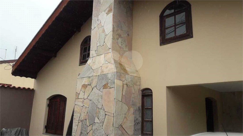 Casa à venda com 4 quartos, sendo 1 suíte, em Vila Santa Terezinha, Várzea Paulista, SP