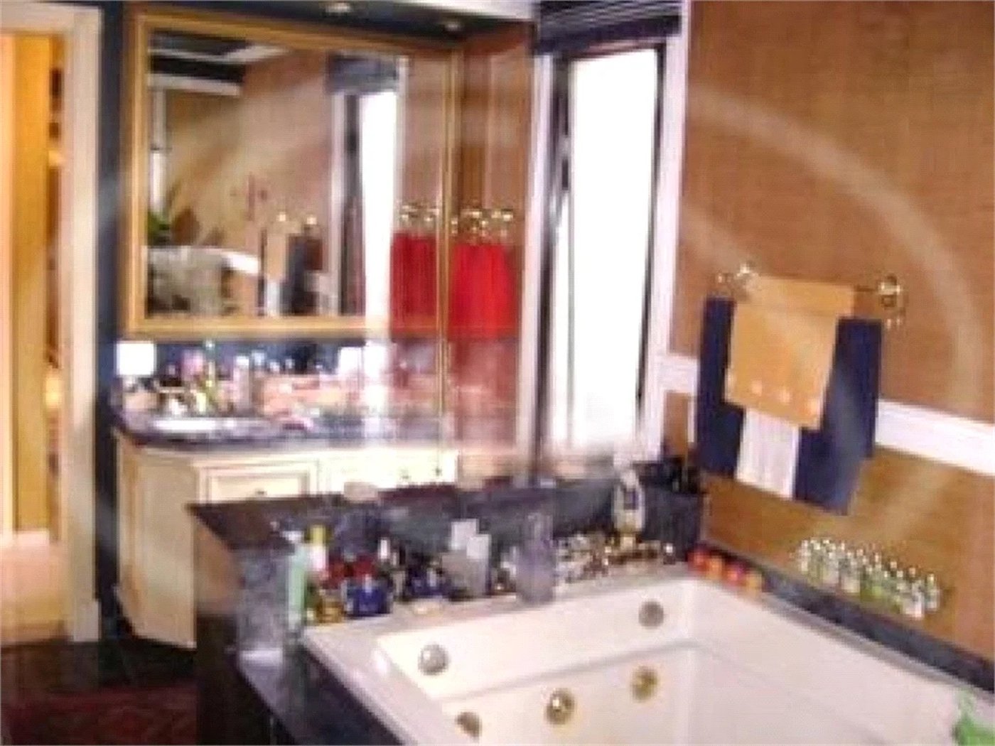 Apartamento à venda ou para alugar com 4 quartos, sendo 3 suítes,  em Jardim Vitória Régia, São Paulo, SP