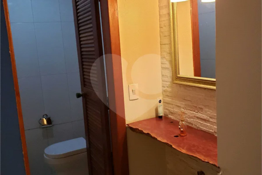 Sobrado à venda com 3 quartos em Campo Limpo, São Paulo, SP