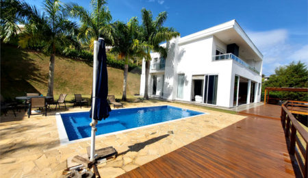 Casa à venda ou para alugar com 4 suítes no condomínio Jardim Primavera, Louveira - SP