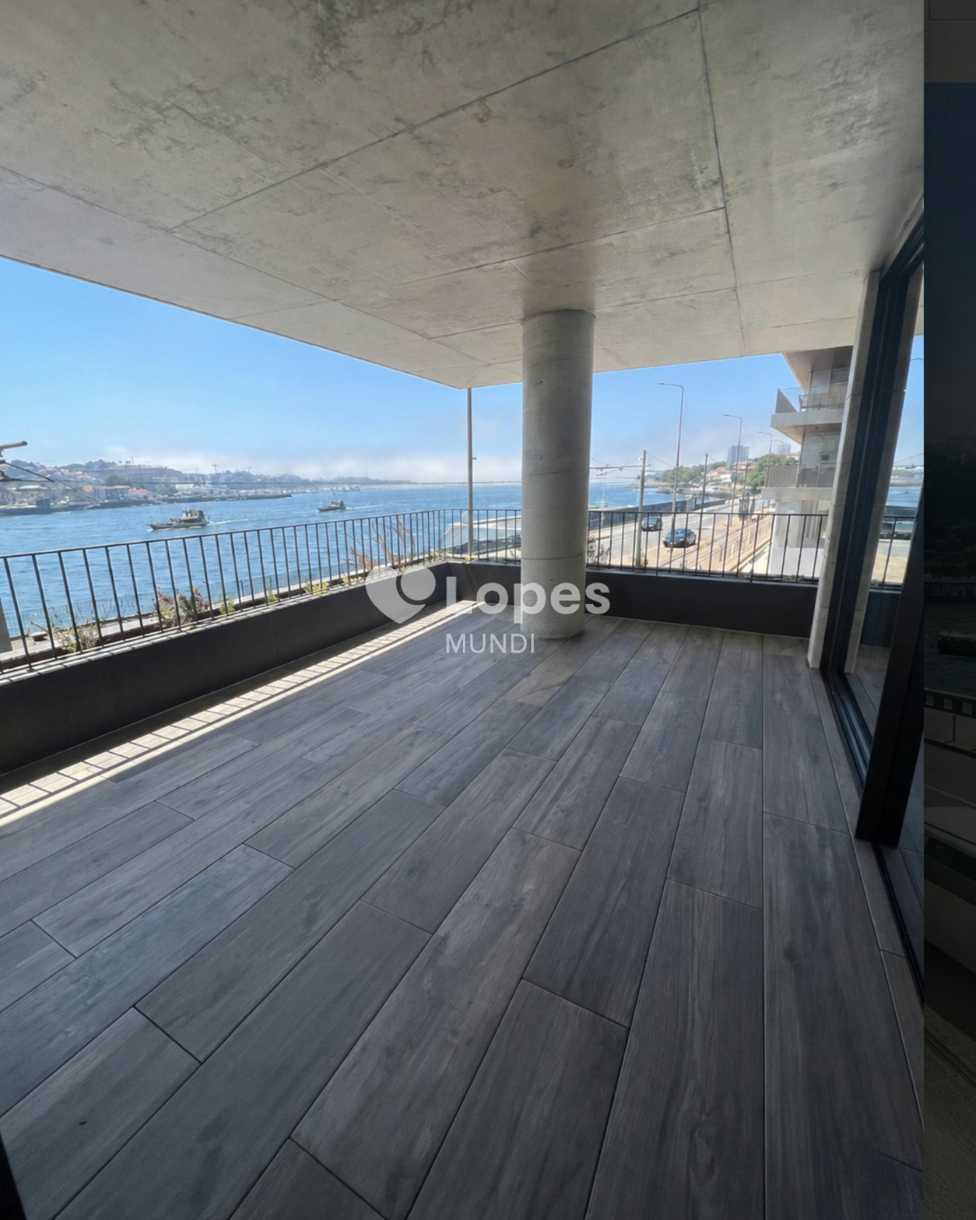 Apartamento T4 à venda em Lordelo do Ouro, Porto, Portugal – 240 m²