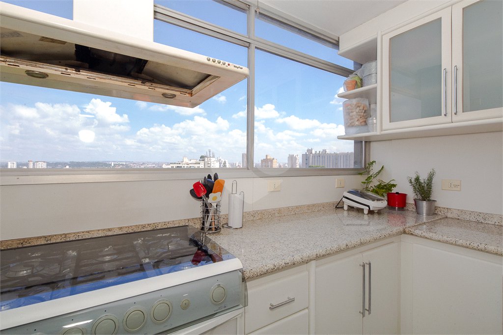 Apartamento à venda com 3 quartos, sendo 2 suítes,  em Alto da Boa Vista, São Paulo, SP