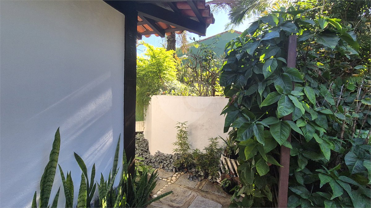 Casa em condomínio à venda com 4 quartos, sendo 3 suítes,  em Geribá, Armação dos Búzios, RJ