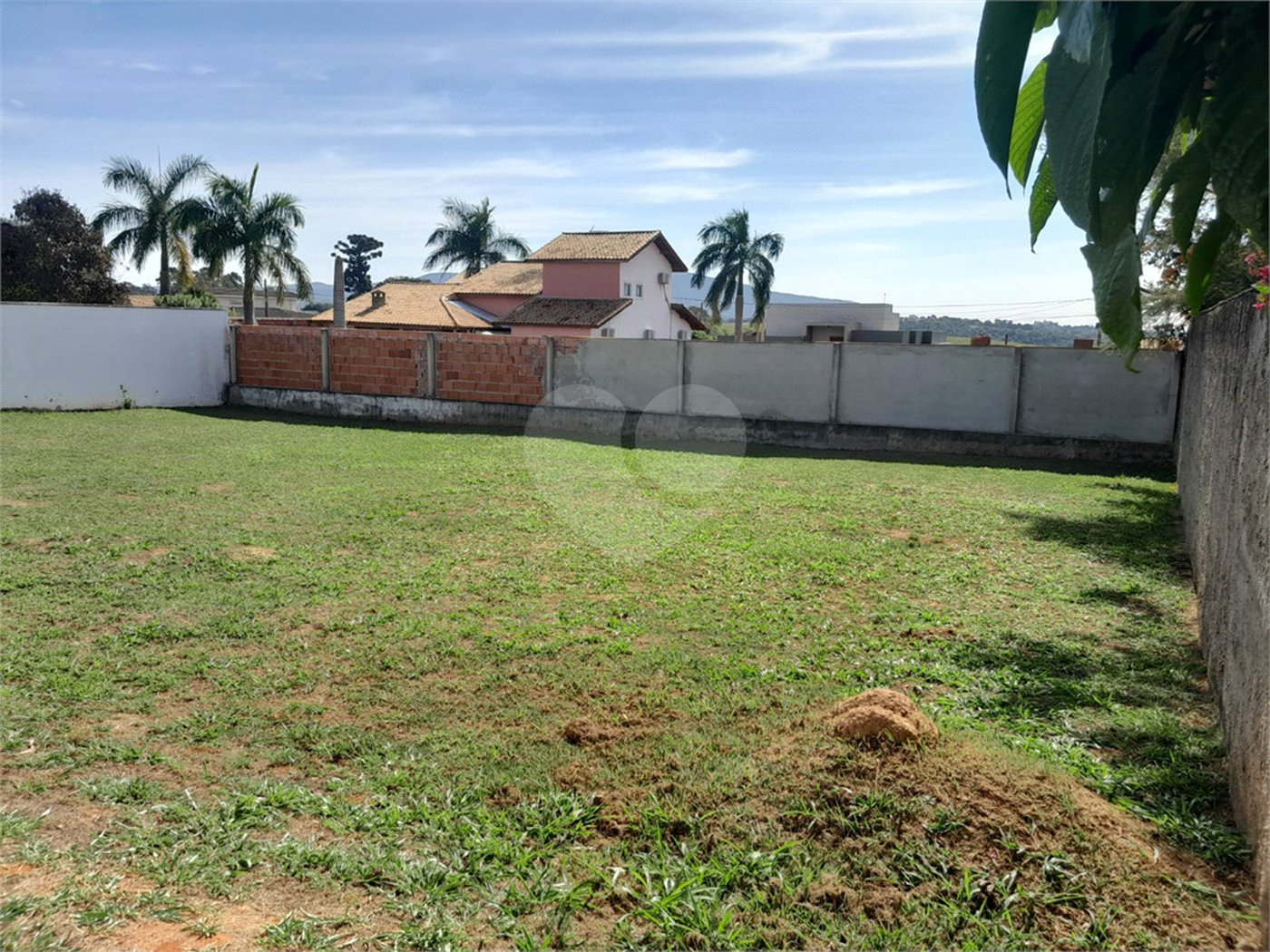 Casa à venda com 3 suítes no condomínio Village Ipanema 1, Araçoiaba da Serra - SP