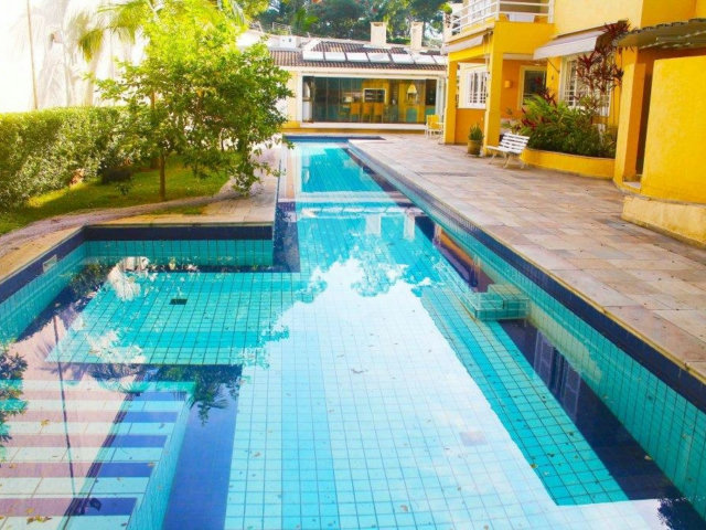 Casa à venda ou para alugar com 5 suítes no condomínio Arataca, São Paulo - SP