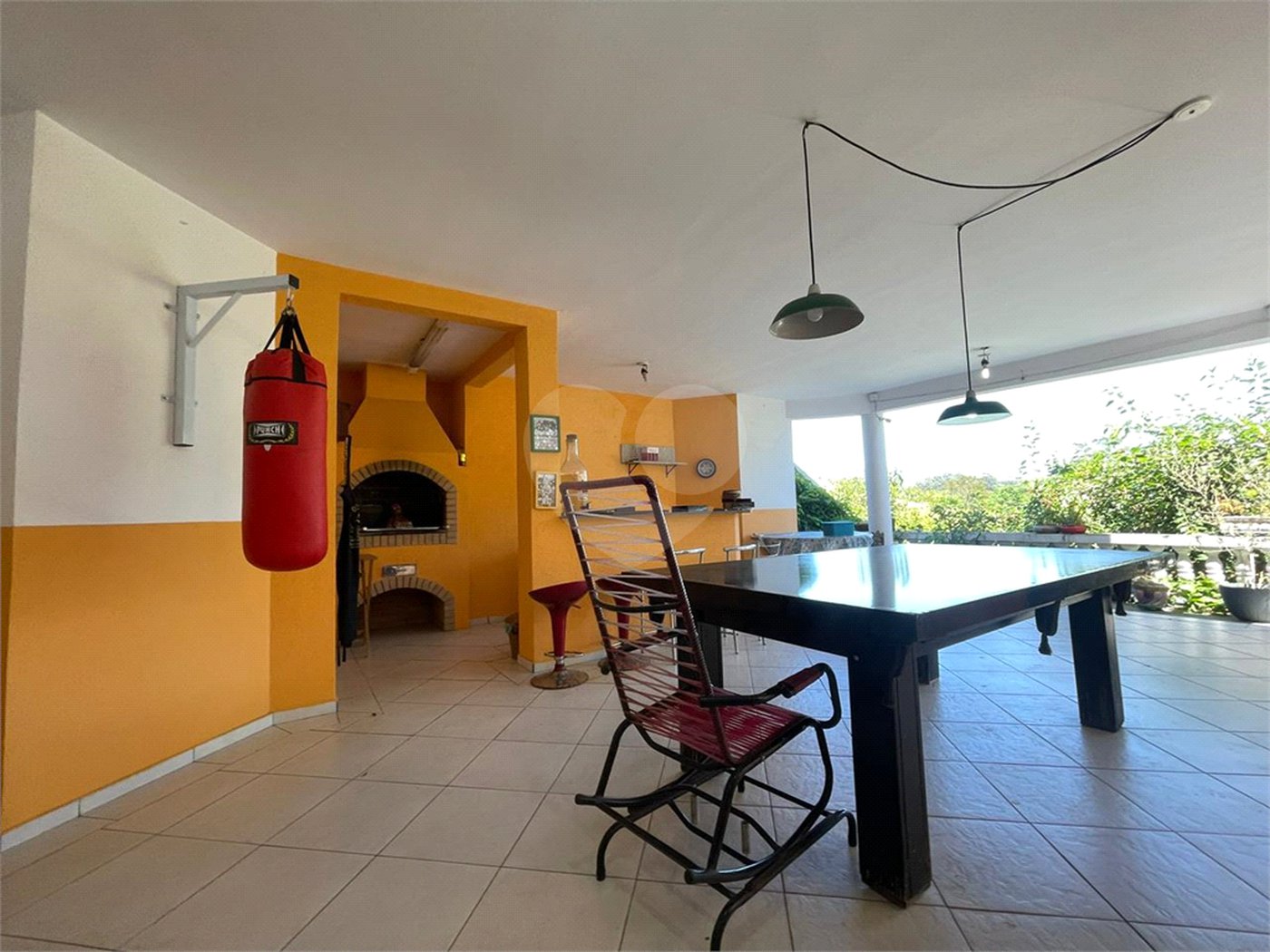 Casa à venda com 4 quartos, sendo 2 suítes, no condomínio Residencial Itatinga I, São Paulo - SP