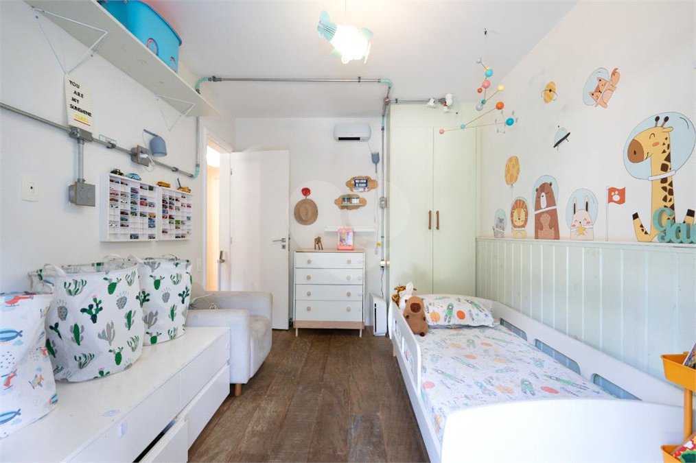 Apartamento à venda com 3 quartos, sendo 1 suíte, em Jardim Morumbi, São Paulo, SP
