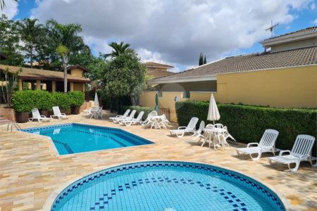 Casa à venda com 4 quartos, sendo 2 suítes, no condomínio Residencial Grape Village, Vinhedo - SP