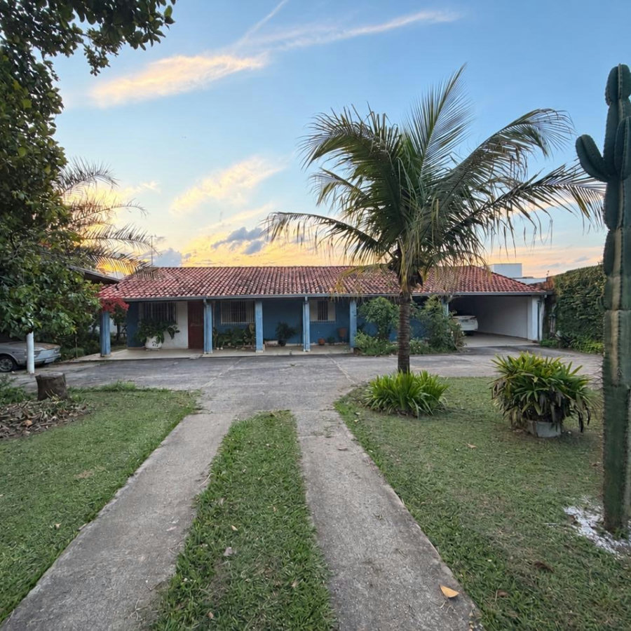 Casa Térrea à venda com 9 quartos, sendo 2 suítes, no condomínio Seranila, Monte Mor - SP