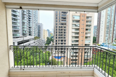 Apartamento à venda com 3 quartos, sendo 1 suíte,  em Jardim das Acácias, São Paulo, SP