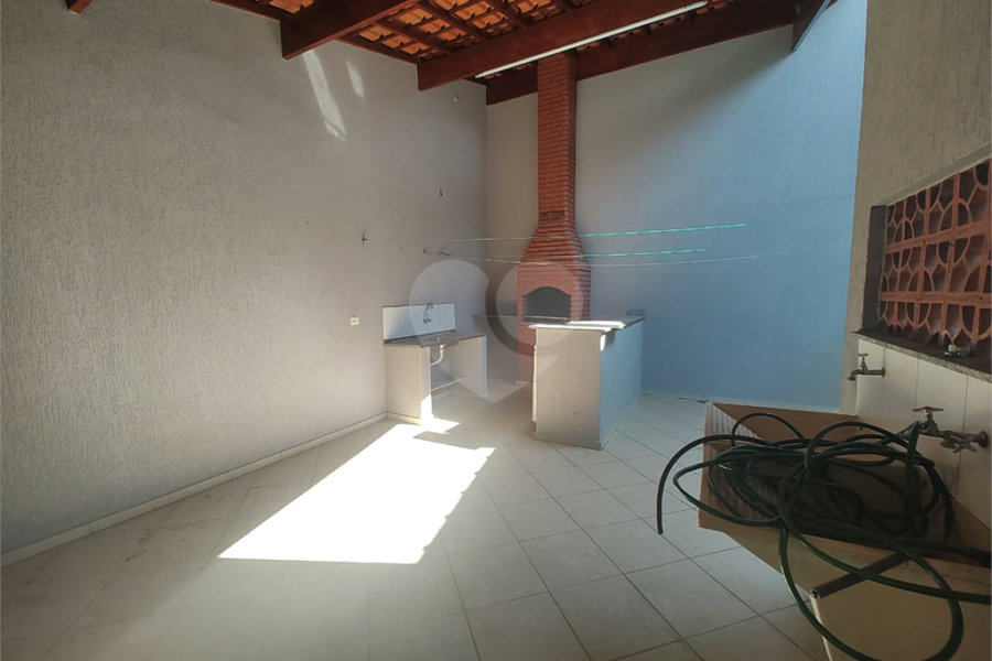 Sobrado à venda com 4 quartos, sendo 1 suíte, em Jardim Regina, São Paulo, SP