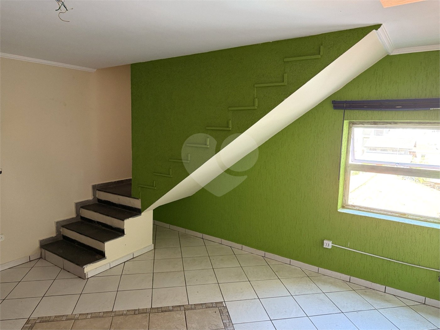 Sobrado à venda com 4 quartos, sendo 1 suíte, em Tremembé, São Paulo, SP