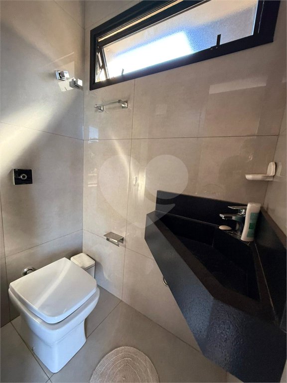 Casa à venda com 5 quartos, sendo 4 suítes,  em Village do Lago, Três Lagoas, MS
