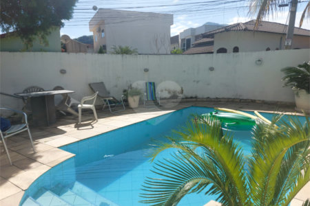 Casa à venda com 4 quartos, sendo 1 suíte, no condomínio River Plate, Rio de Janeiro - RJ