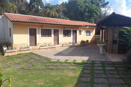 Casa à venda ou para alugar com 5 quartos, sendo 1 suíte, em Cumbari, Mairiporã, SP