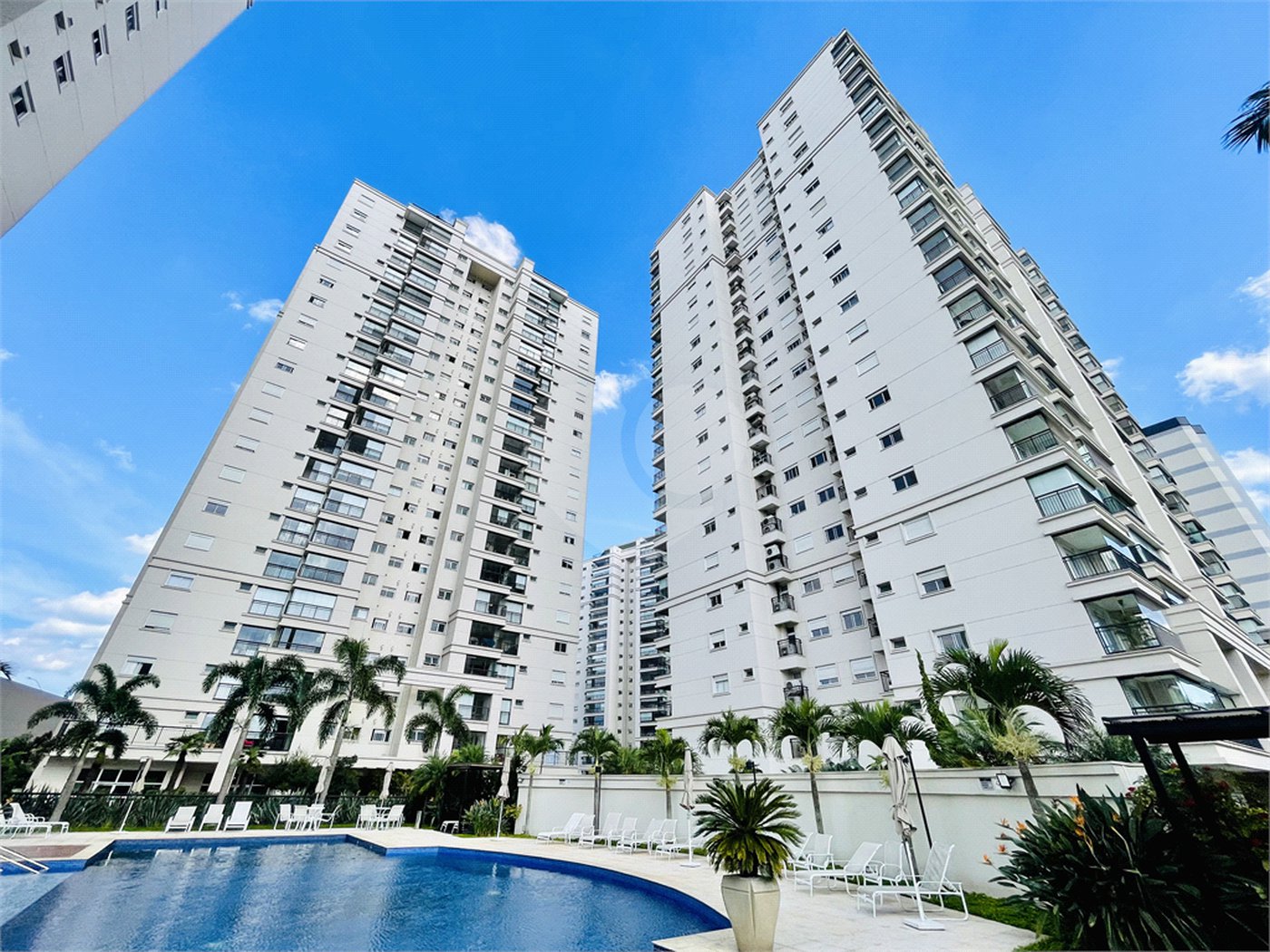 Apartamento à venda com 3 suítes em Vila Gilda, Santo André, SP