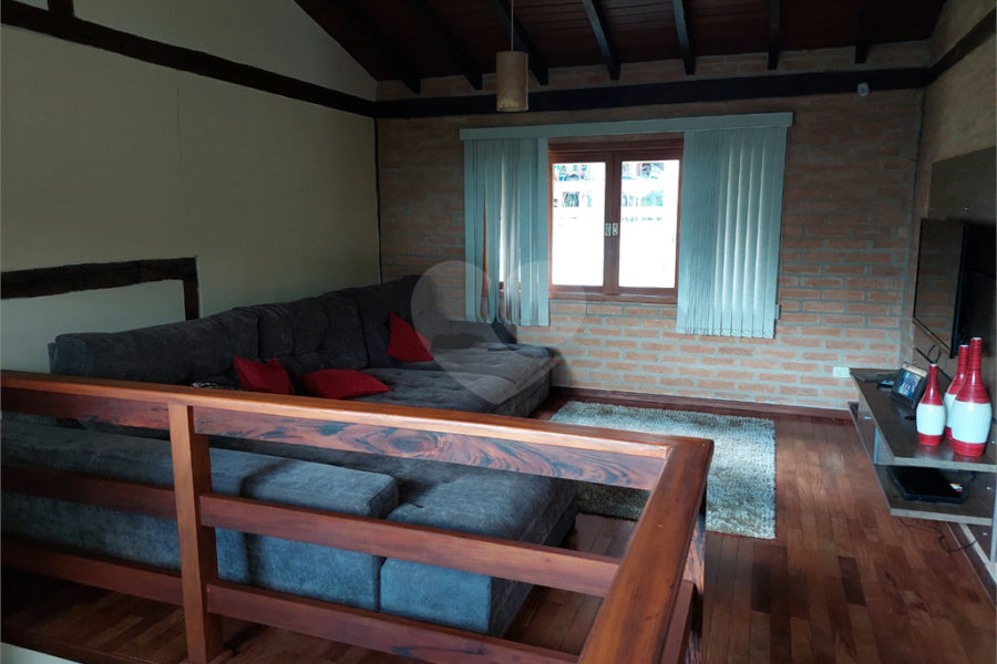 Casa à venda com 3 suítes em Roseira, Mairiporã, SP