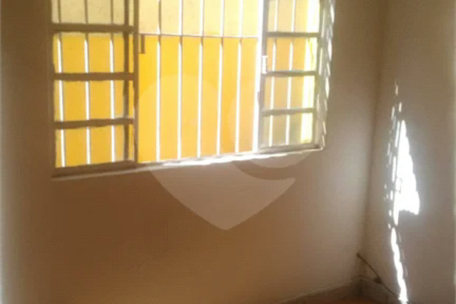 Sobrado à venda com 4 quartos, sendo 1 suíte, em Campo Limpo, São Paulo, SP
