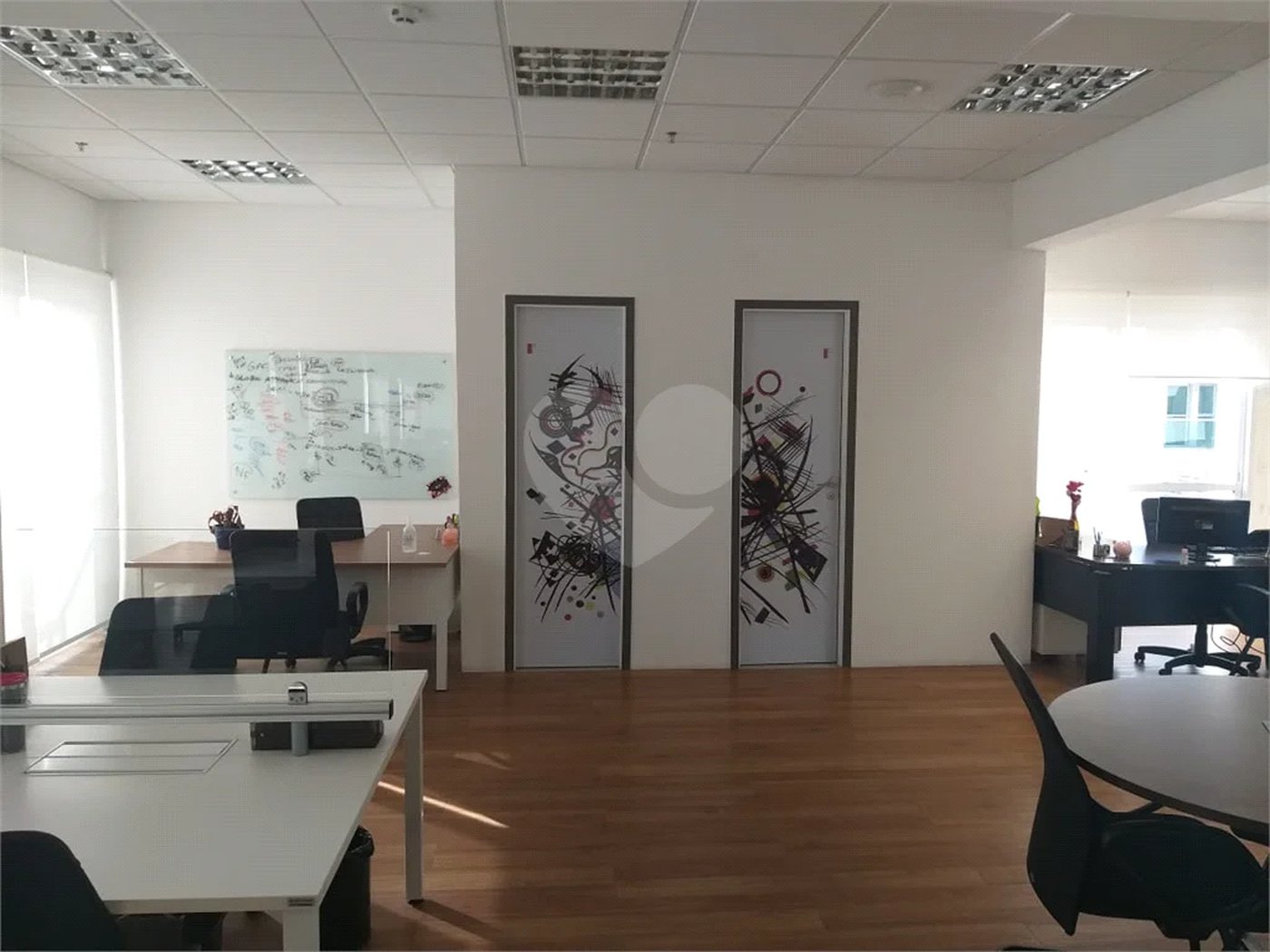 Conjunto comercial duplex à venda na Aclimação. Andar inteiro, puro charme!